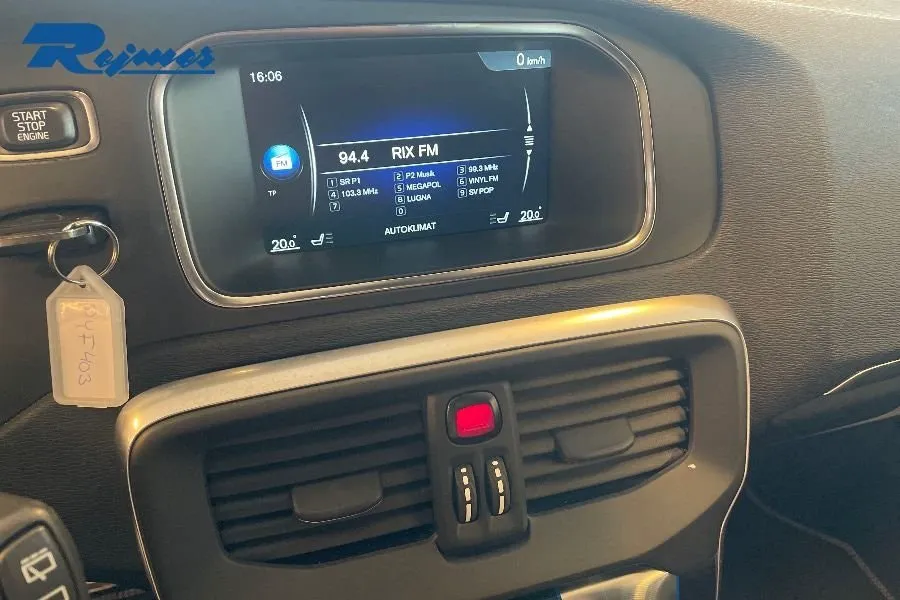 Vehicle image 16