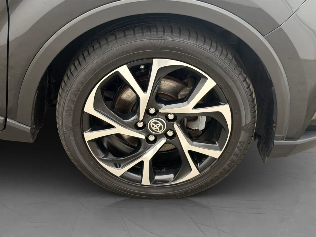 Vehicle image 32