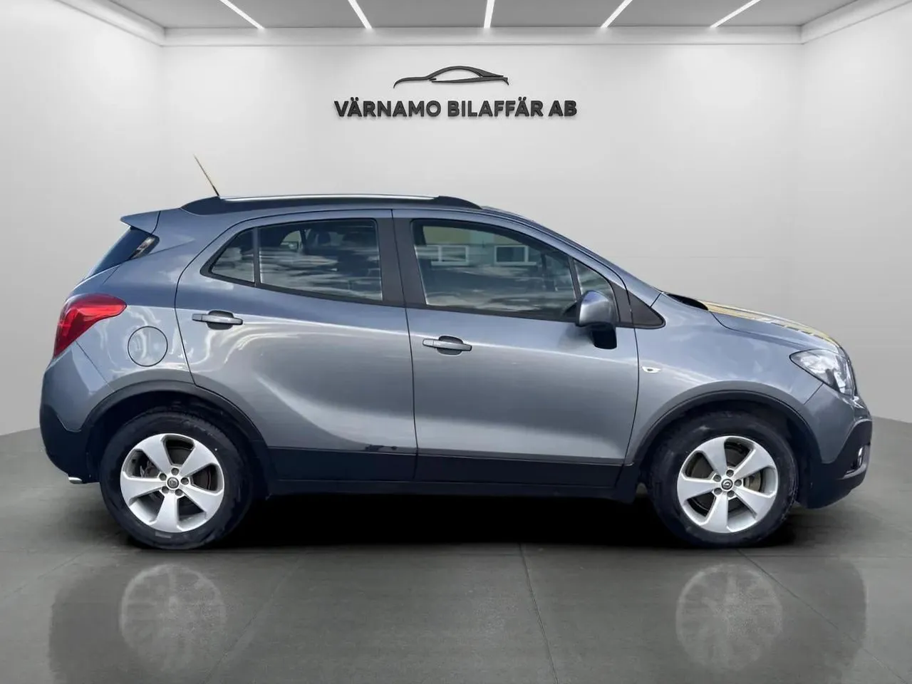 Vehicle image 4