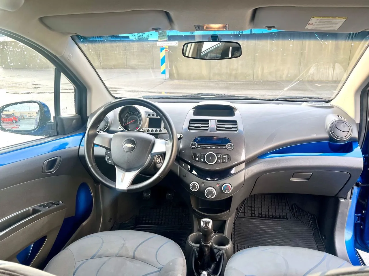 Vehicle image 6