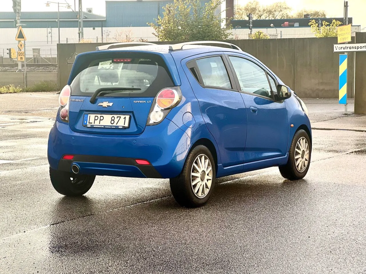 Vehicle image 3