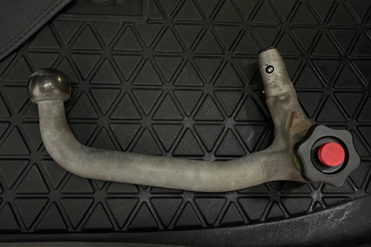 Vehicle image 32