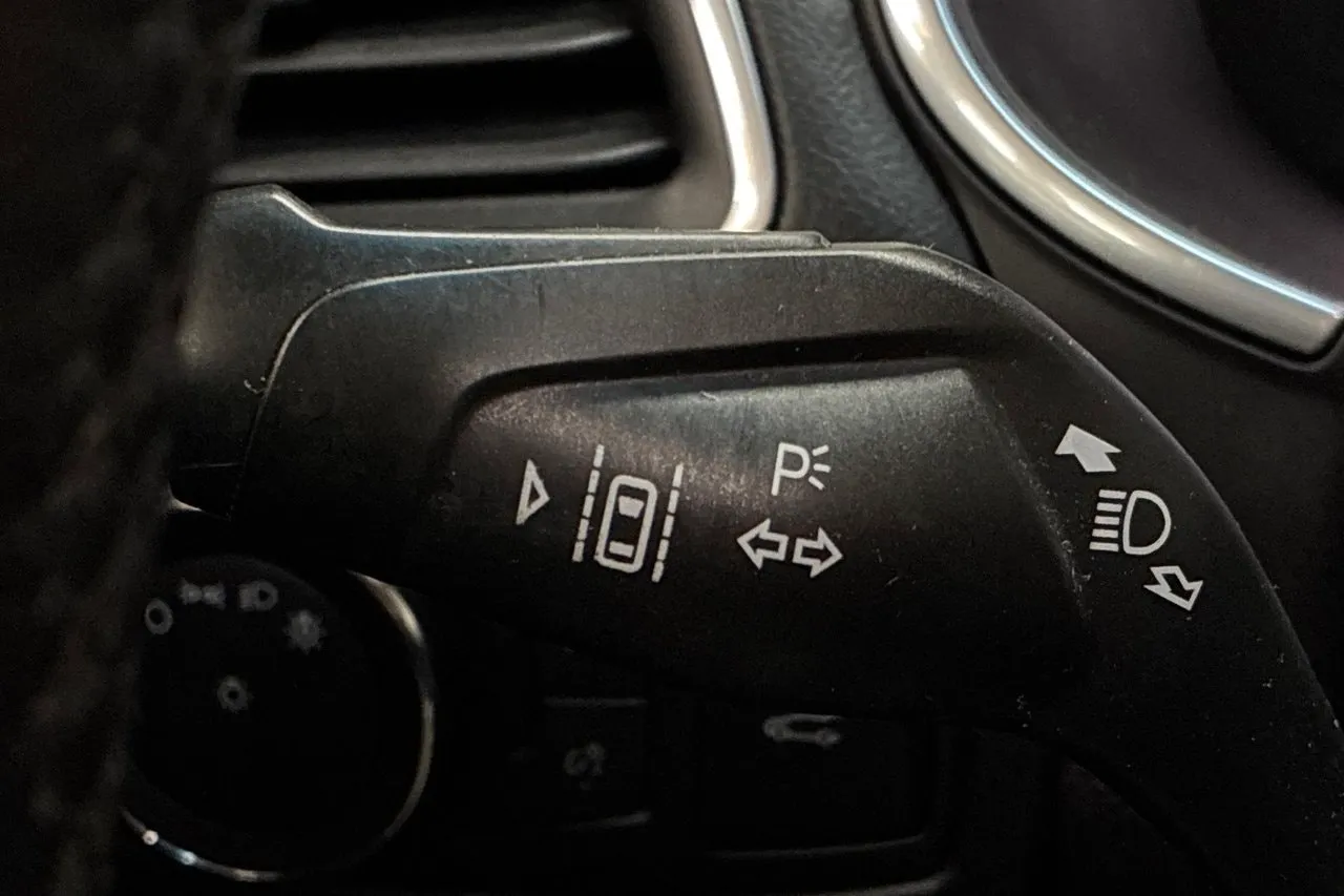 Vehicle image 27