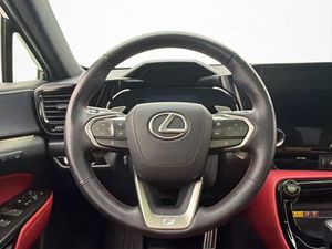 Lexus NX bild 12