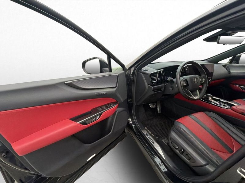 Lexus NX bild 9