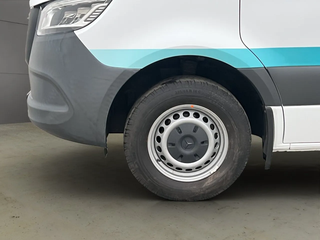 Vehicle image 25