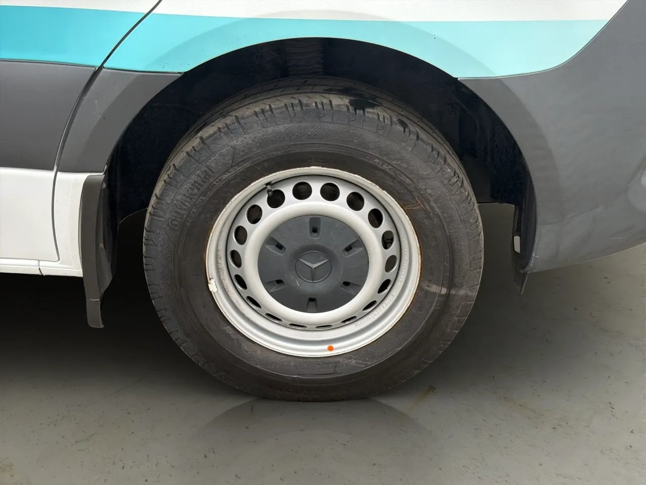 Vehicle image 28
