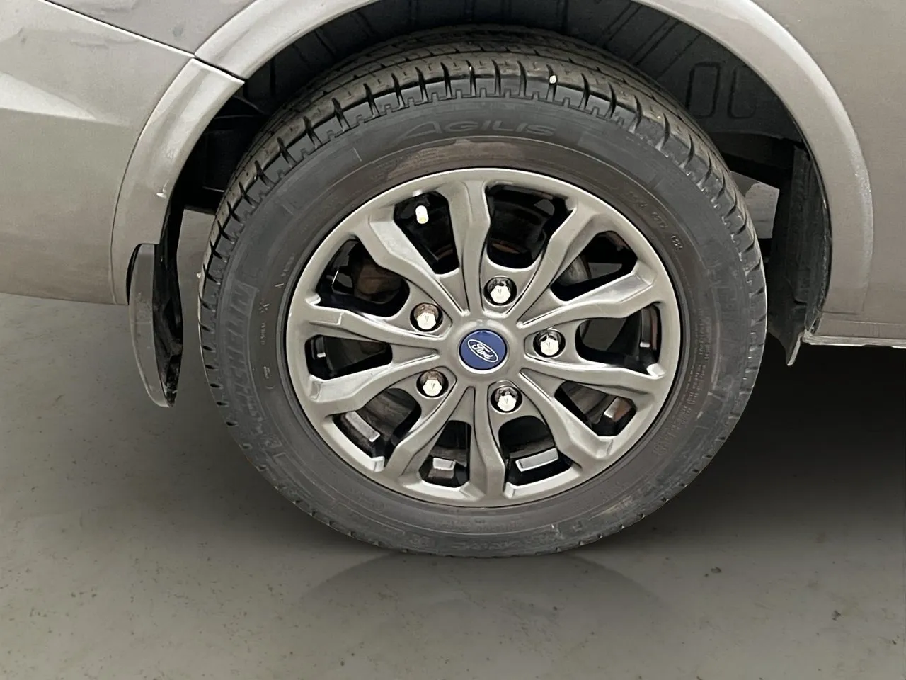 Vehicle image 33