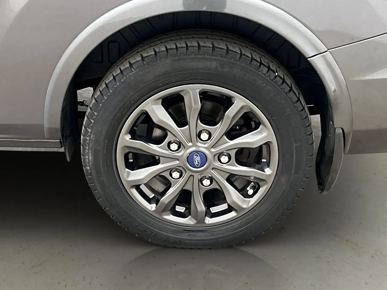 Vehicle image 32
