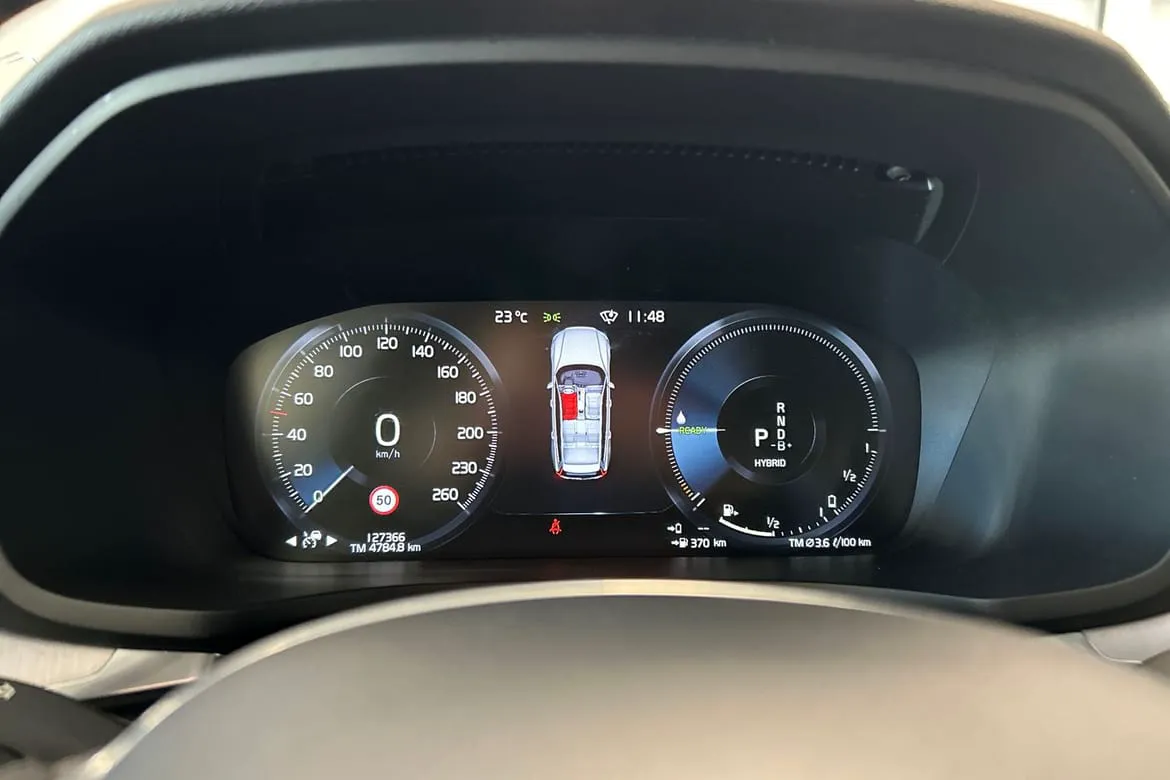 Vehicle image 15