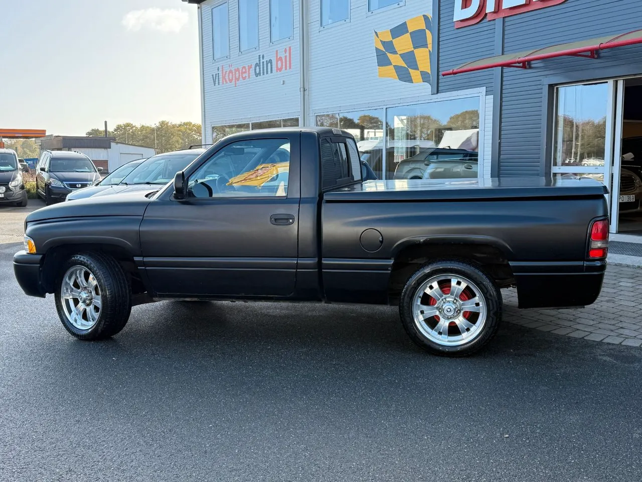 Vehicle image 6