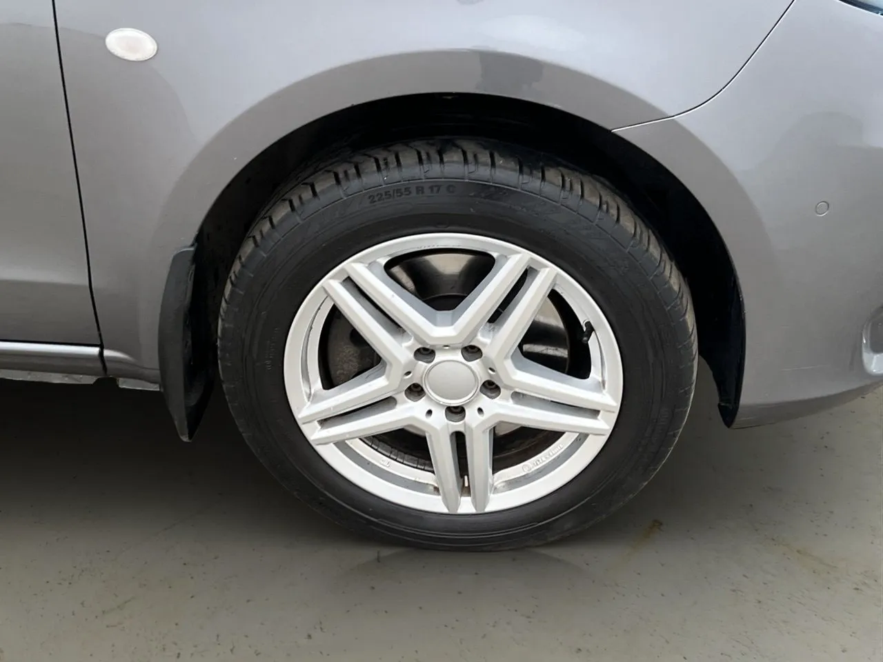 Vehicle image 30