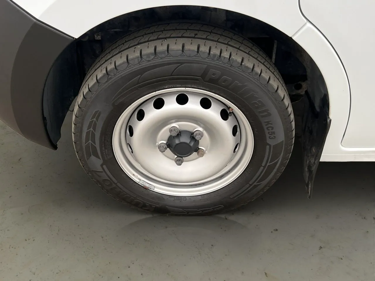 Vehicle image 27