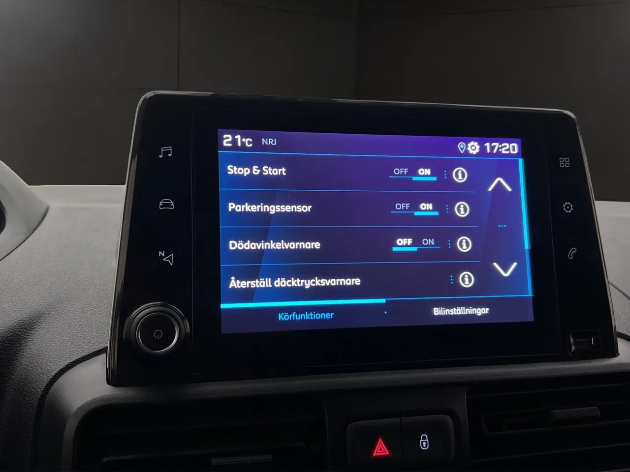 Vehicle image 21