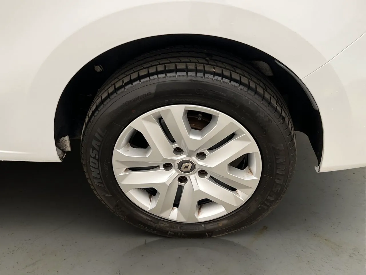 Vehicle image 25