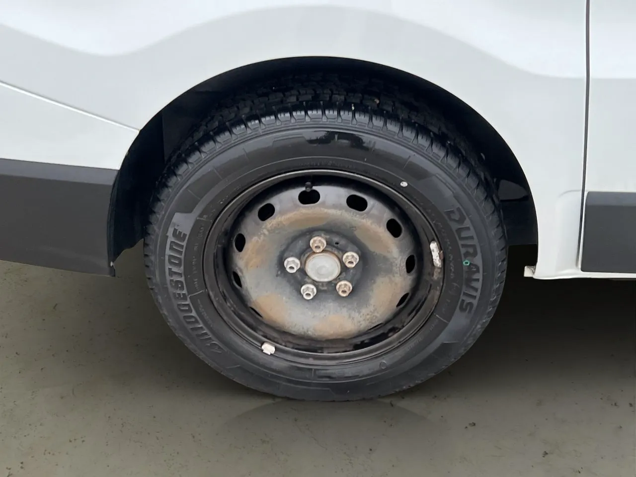Vehicle image 28