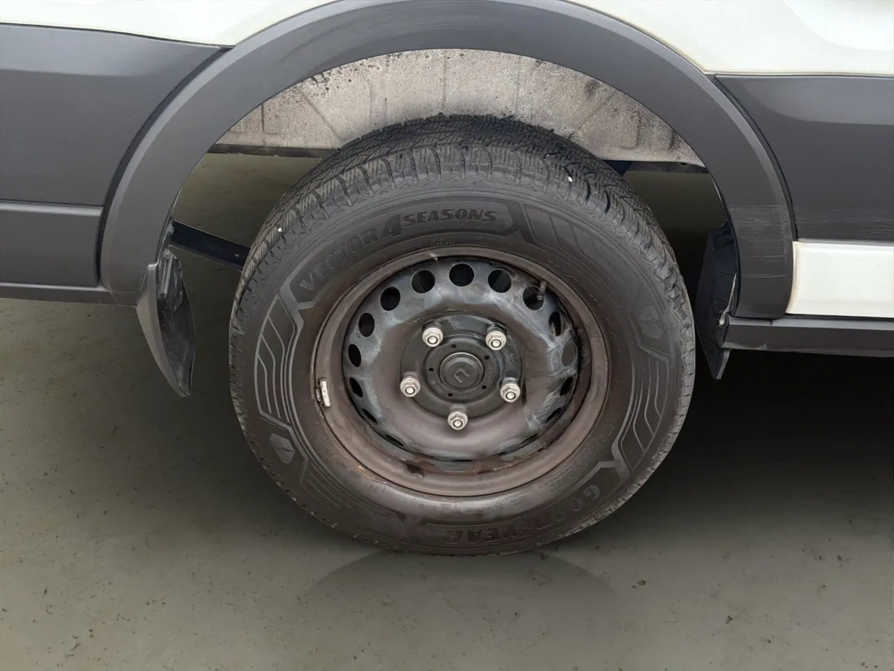Vehicle image 26