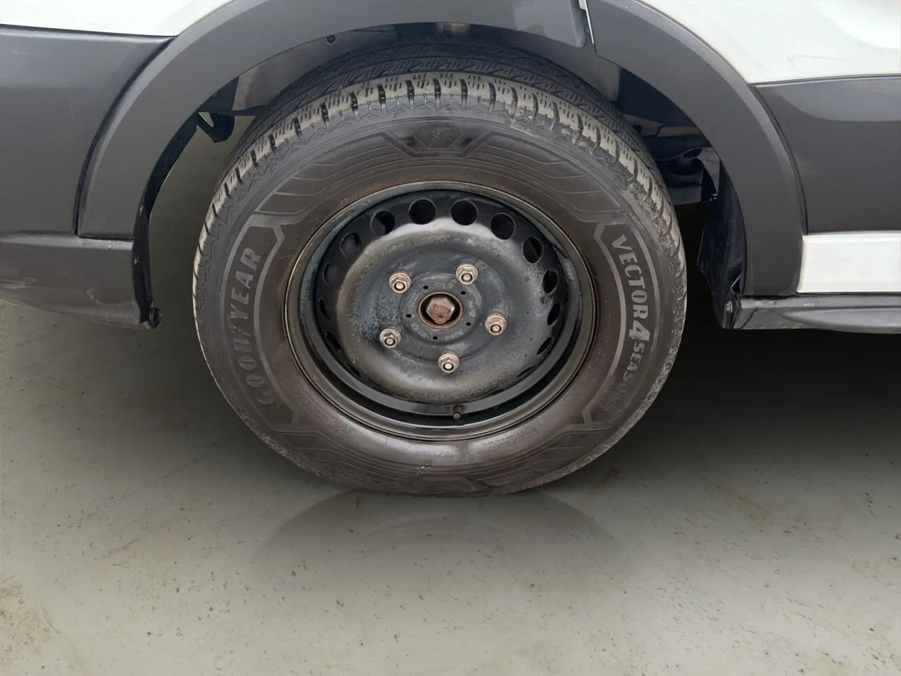 Vehicle image 24