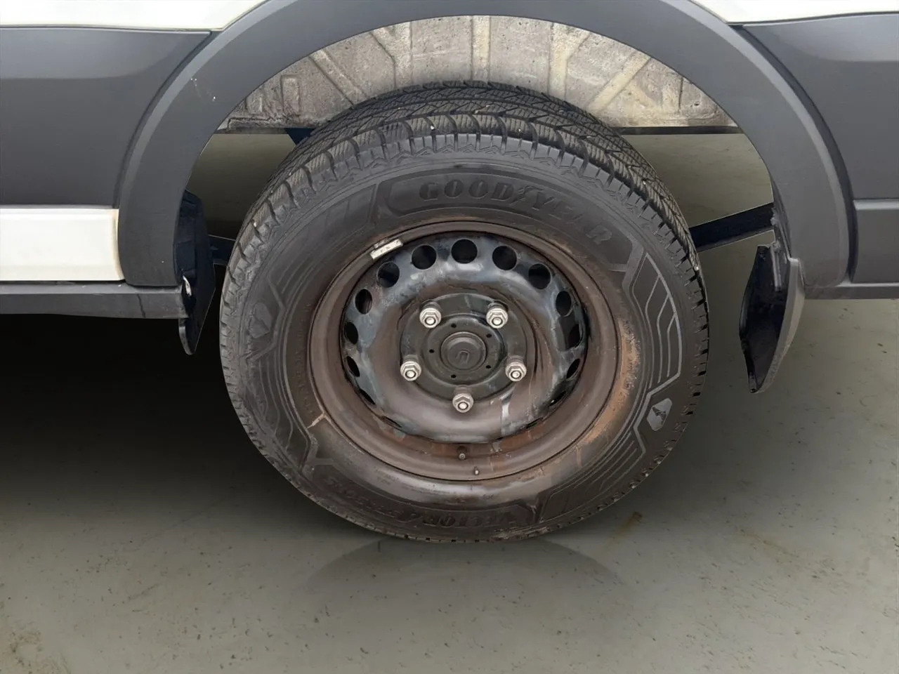 Vehicle image 25