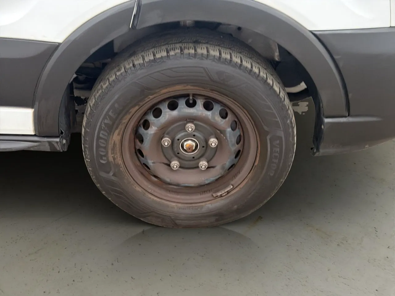 Vehicle image 27