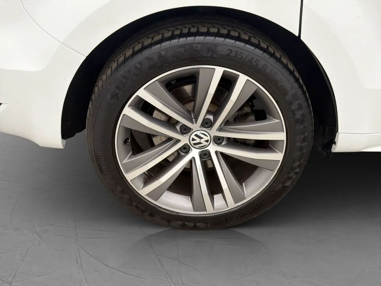 Vehicle image 30