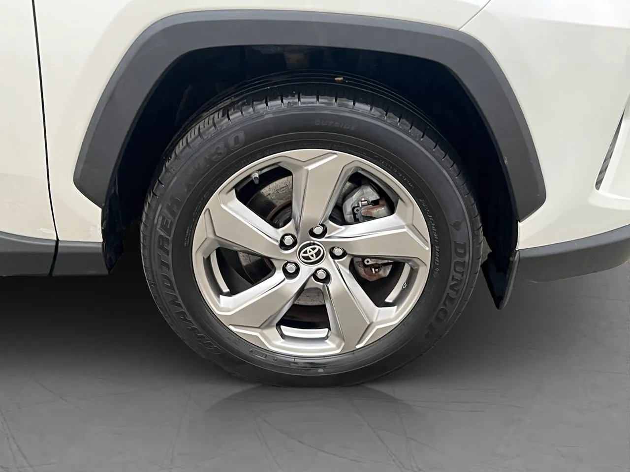 Vehicle image 32
