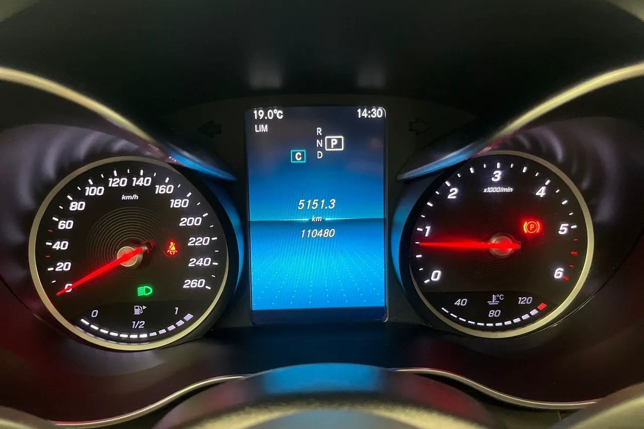 Vehicle image 16