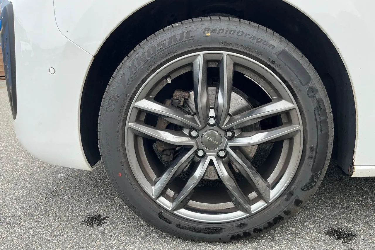 Vehicle image 10