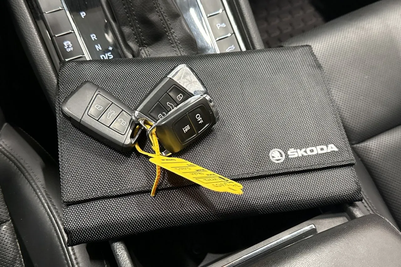 Vehicle image 26