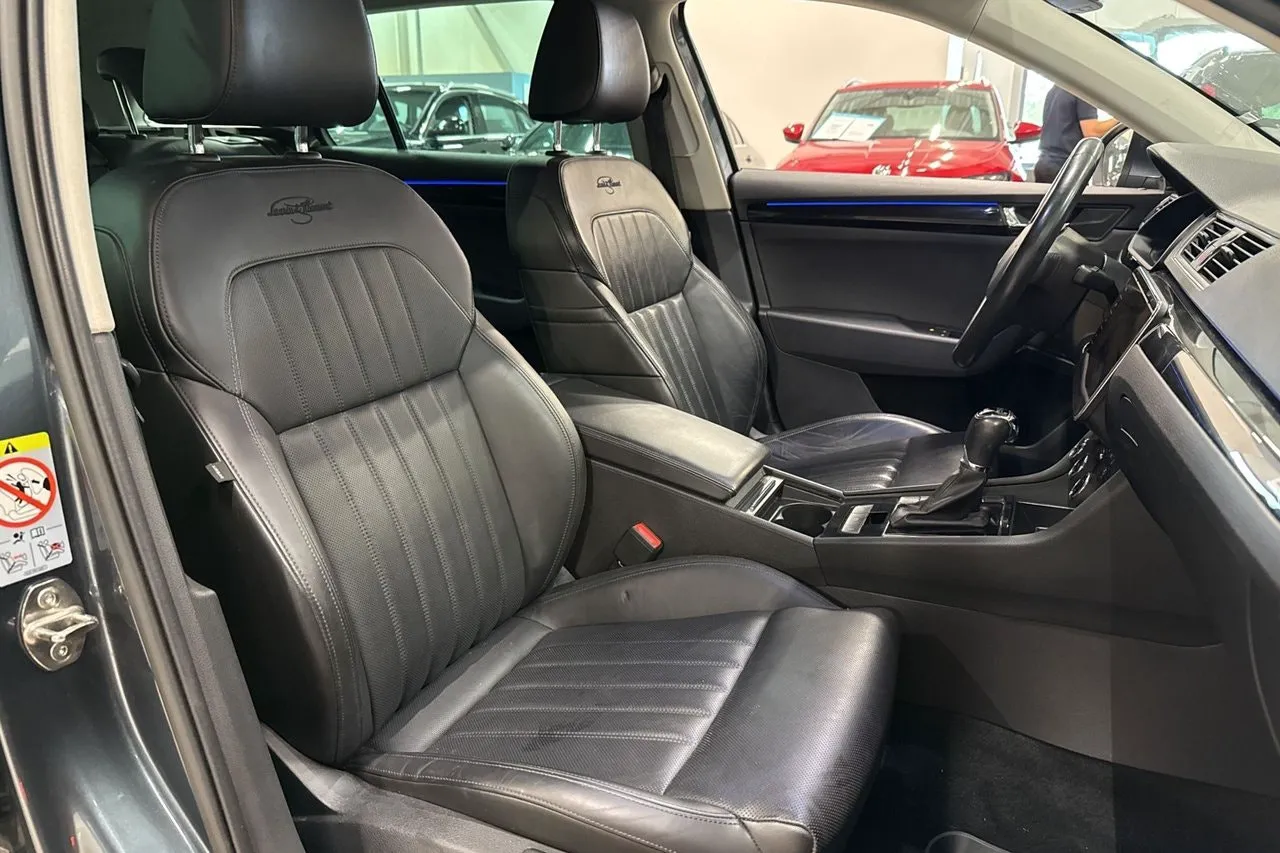 Vehicle image 18