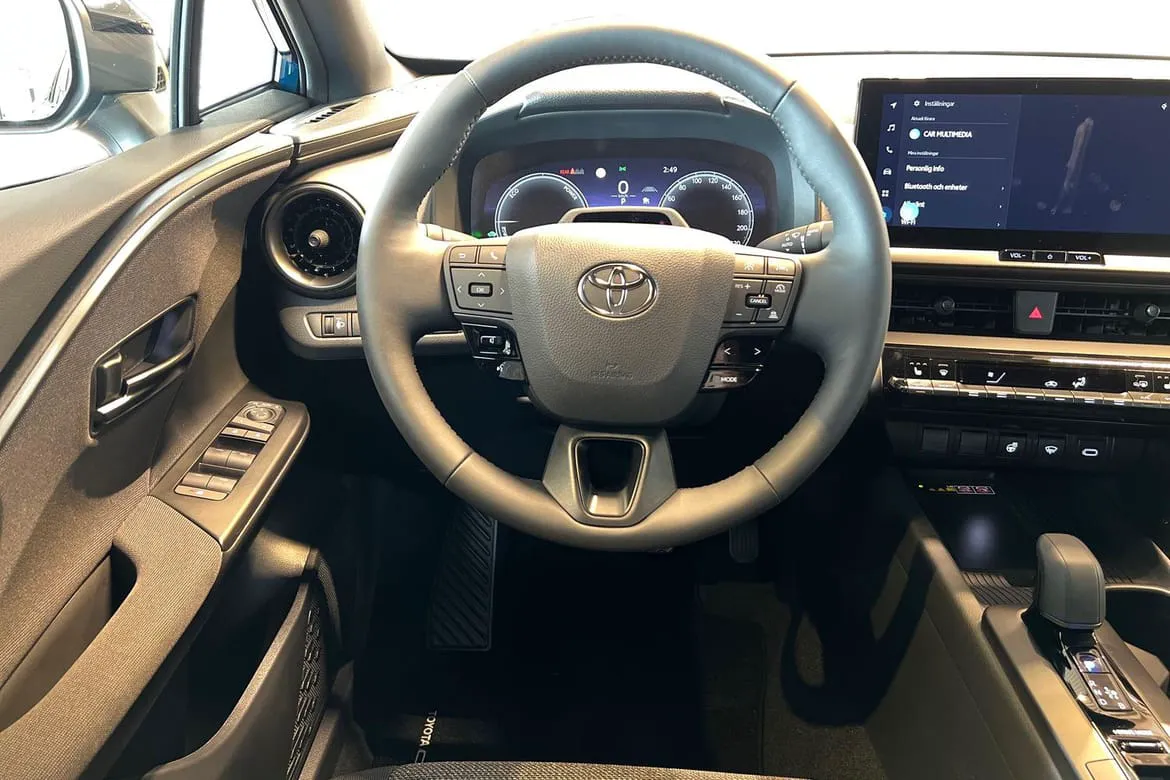 Vehicle image 10