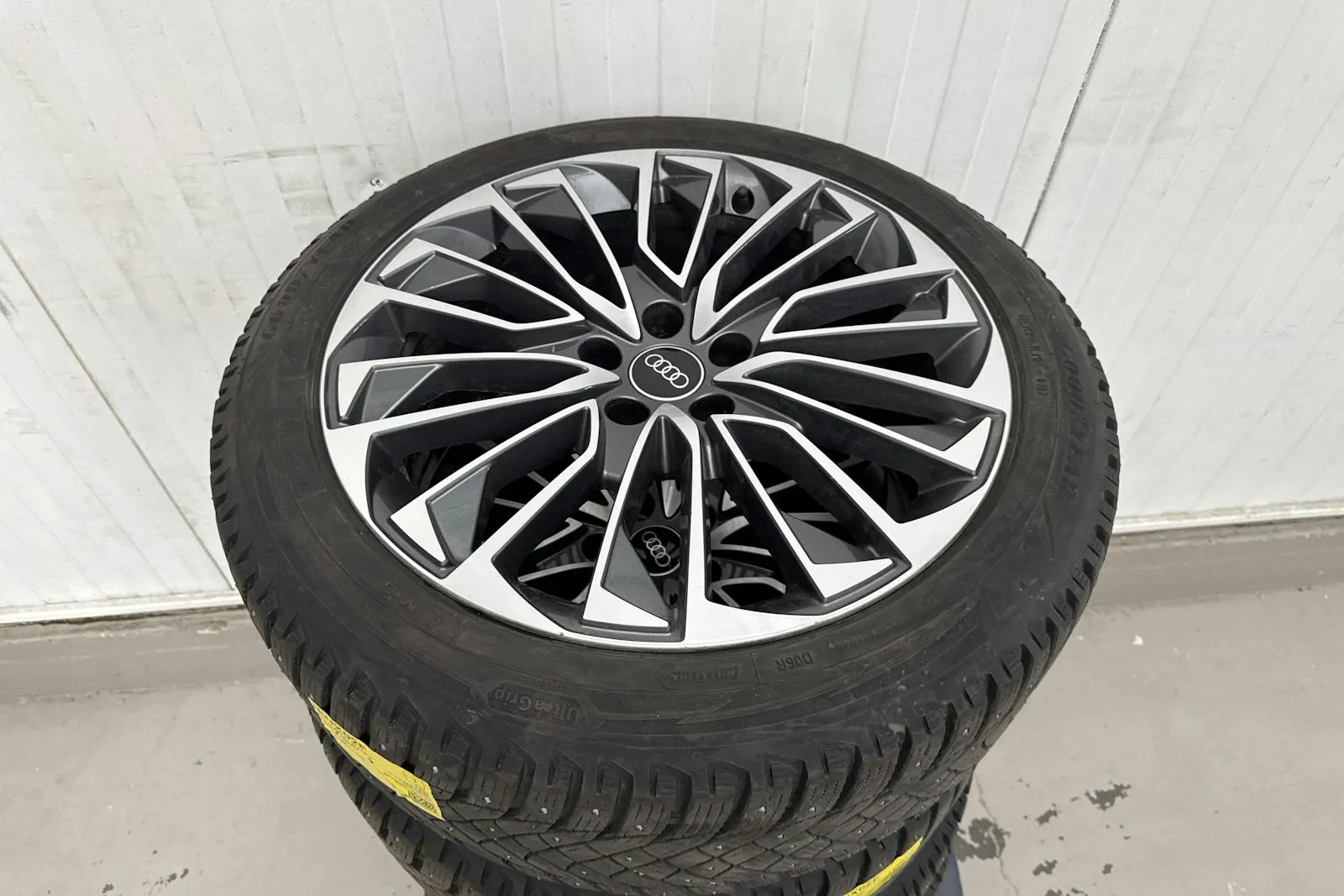 Vehicle image 17