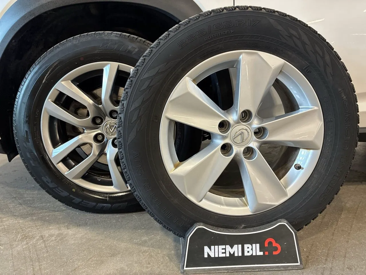 Vehicle image 16