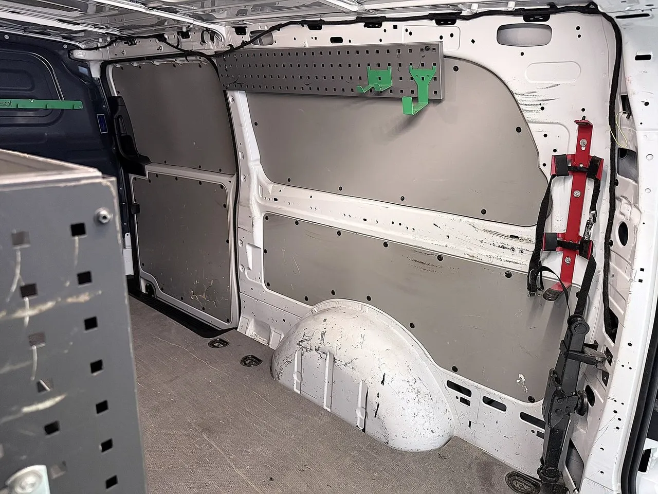 Vehicle image 28