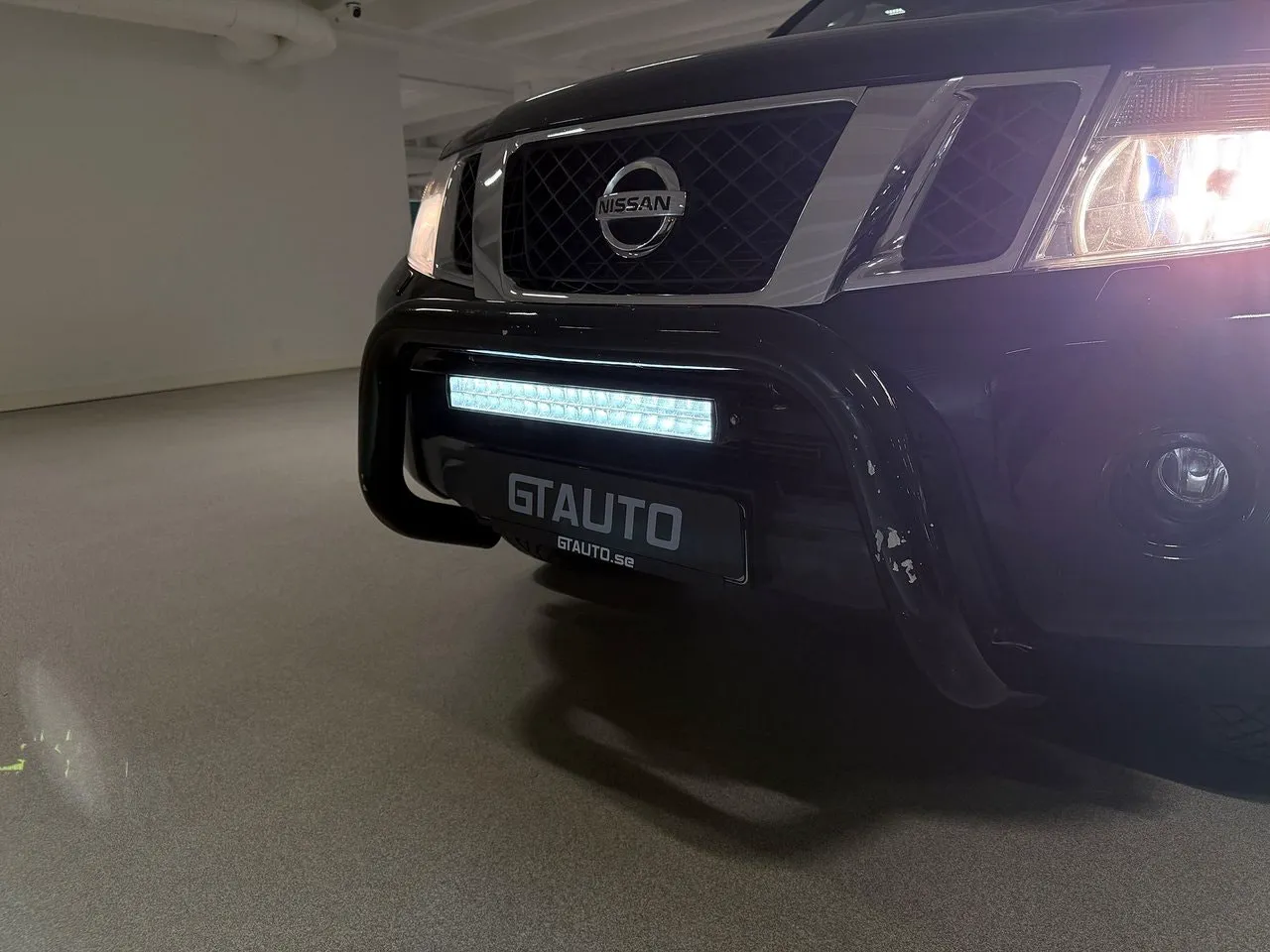 Vehicle image 32