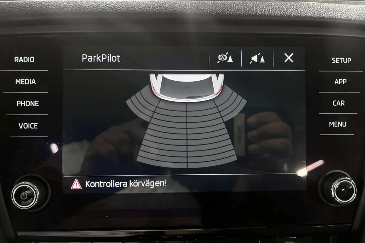 Vehicle image 24