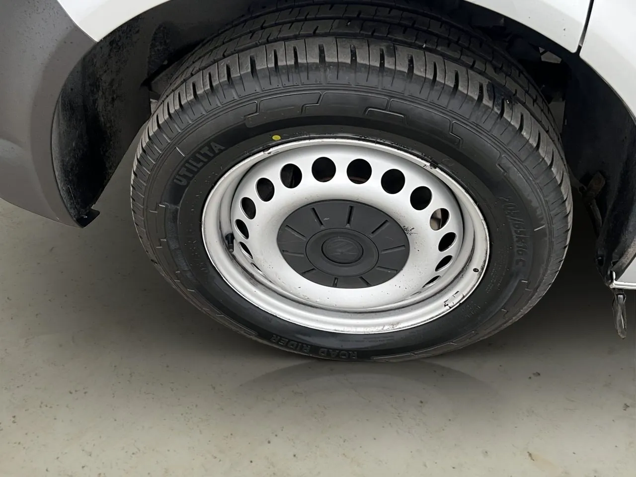 Vehicle image 28