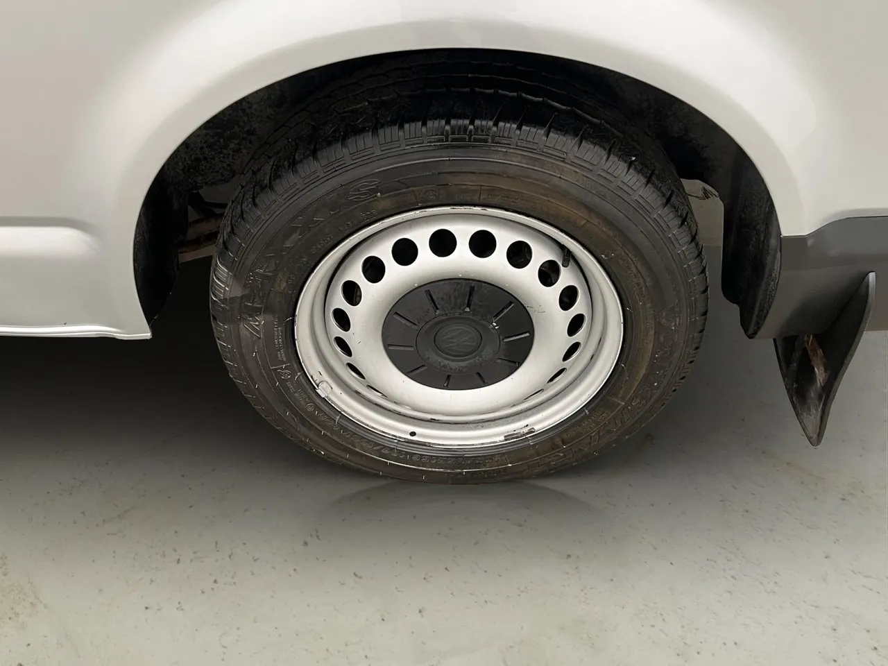 Vehicle image 26