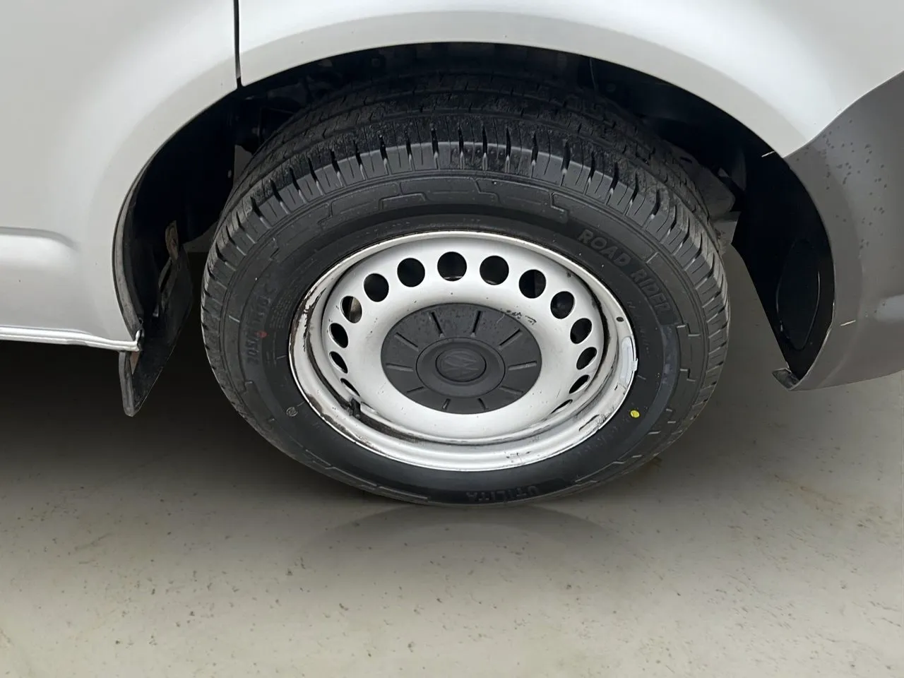 Vehicle image 27
