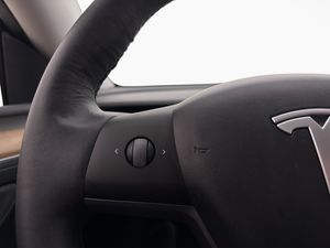 Tesla Model Y bild 18
