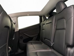 Tesla Model Y bild 16