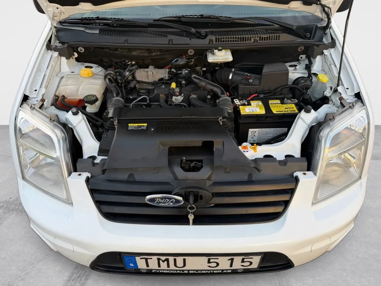 Vehicle image 16