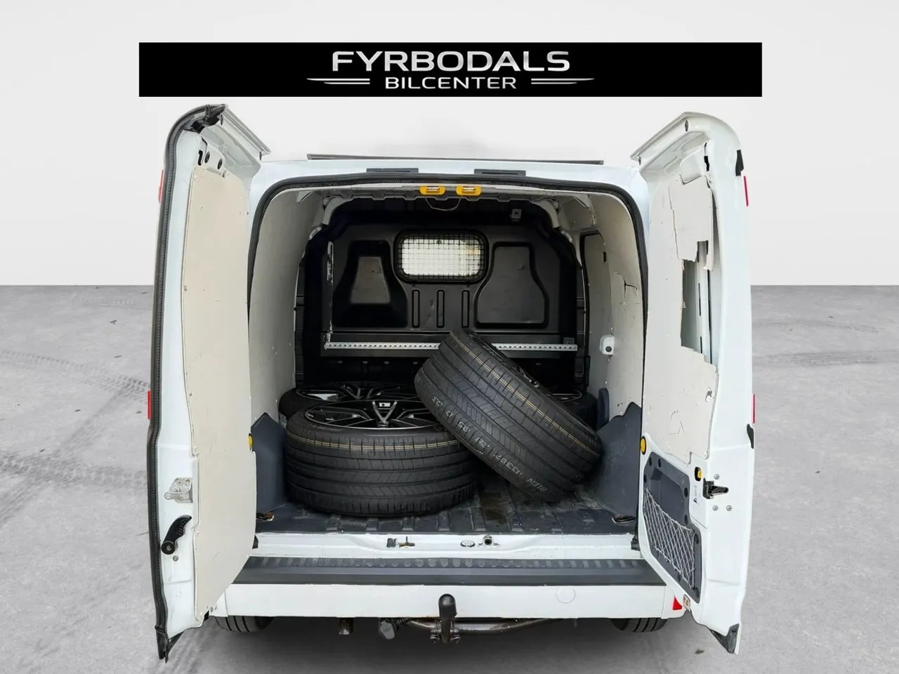 Vehicle image 11