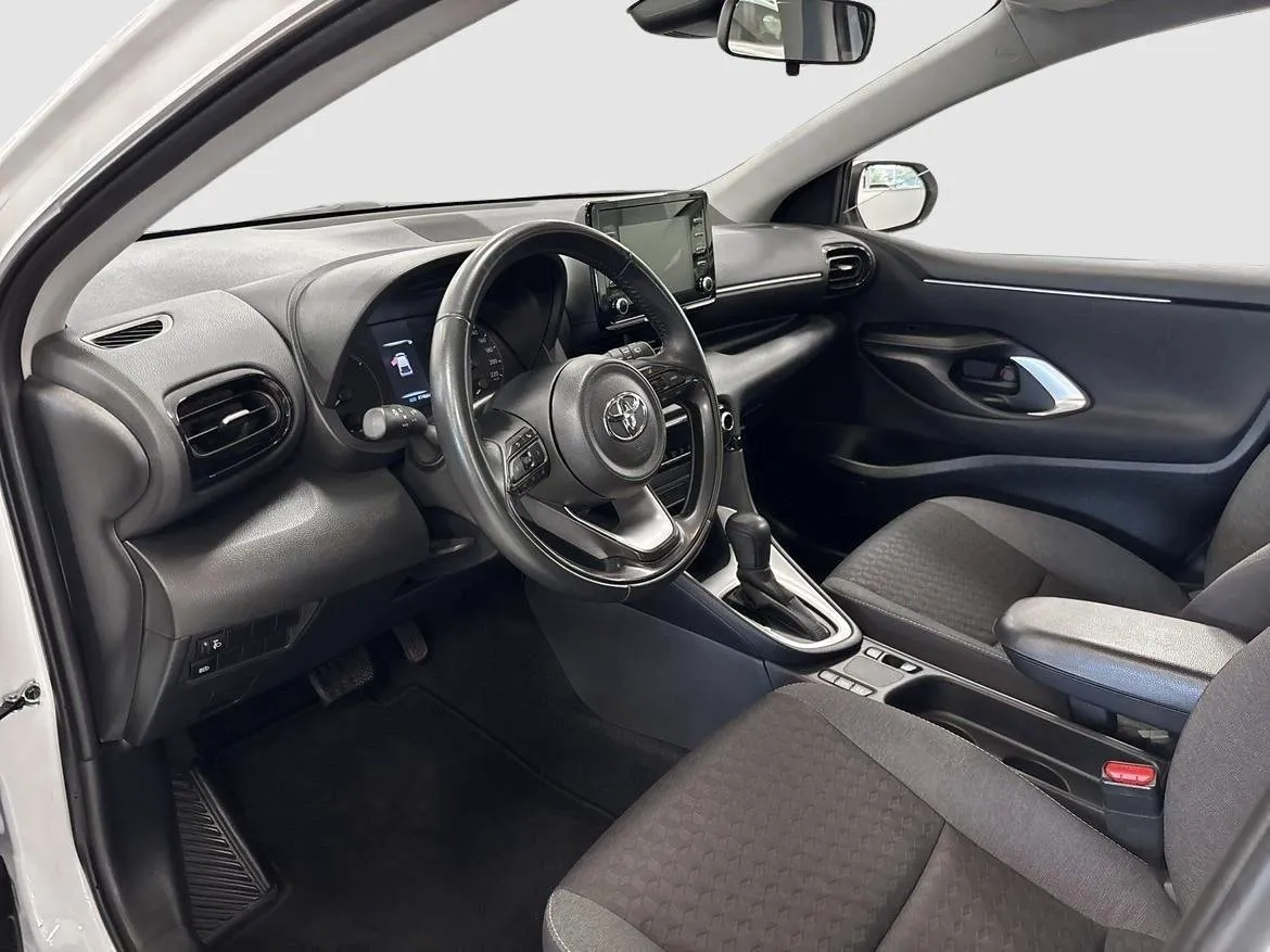 Vehicle image 10