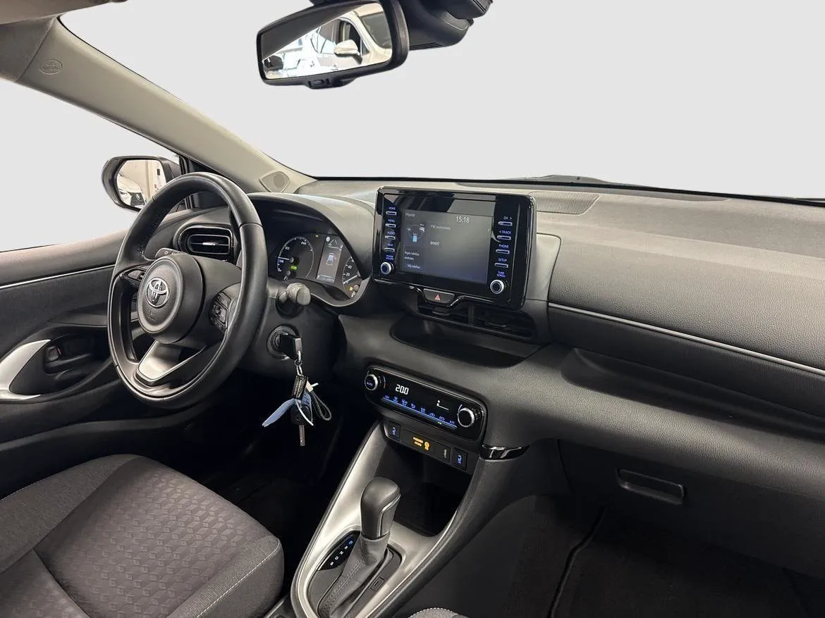 Vehicle image 6