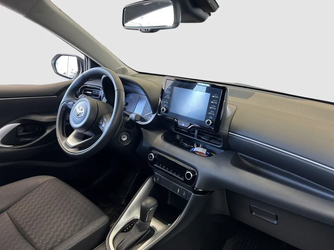 Vehicle image 6