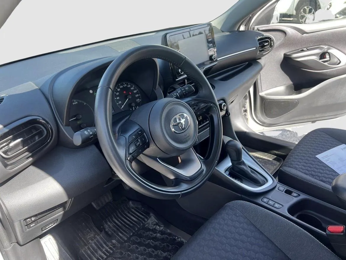 Vehicle image 8