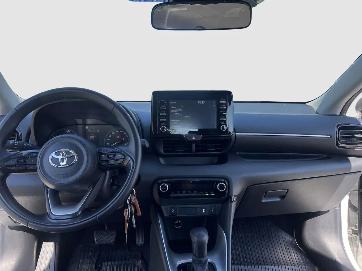 Vehicle image 10