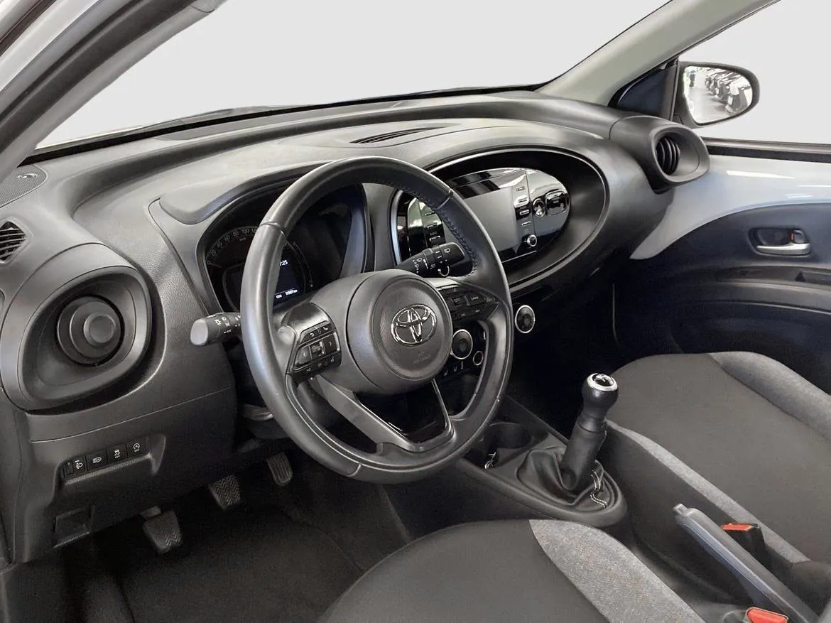 Vehicle image 7