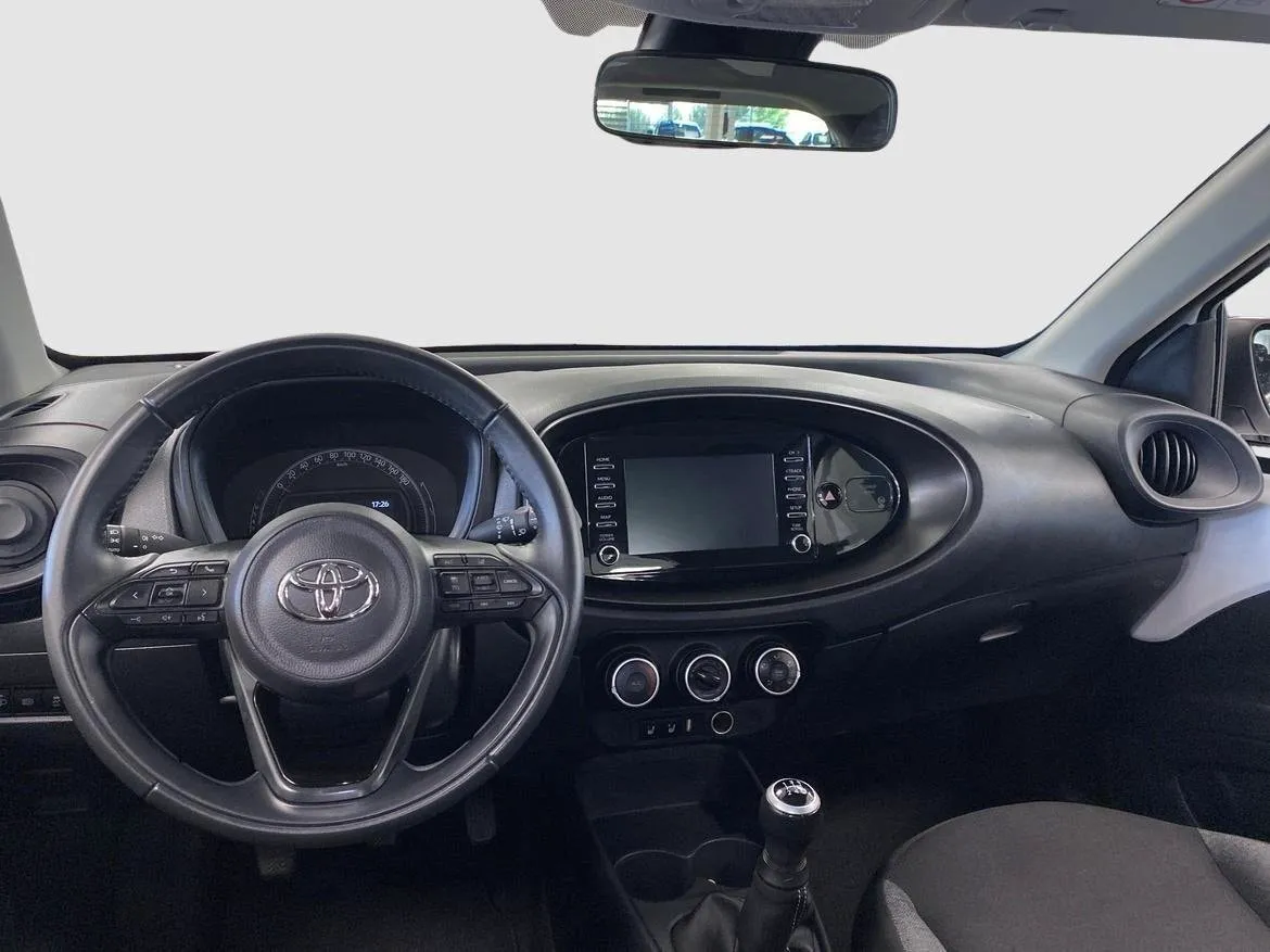 Vehicle image 9
